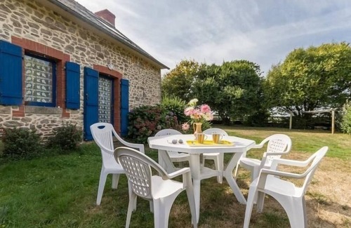 Mesquer Cottage | Charming Renovated Cottage Near Salterns, Close to Beach, Garden, Baby-Friendly, Sleeps 5