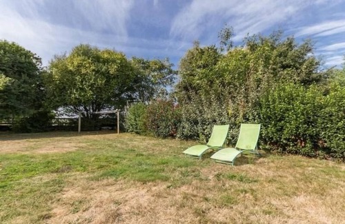 Mesquer Cottage | Charming Renovated Cottage Near Salterns, Close to Beach, Garden, Baby-Friendly, Sleeps 5
