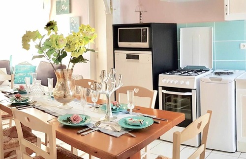 Brem Sur Mer Cottage | Charming Renovated Farmhouse: Terrace, BBQ, Near Private Lake, WiFi, Baby Equip.