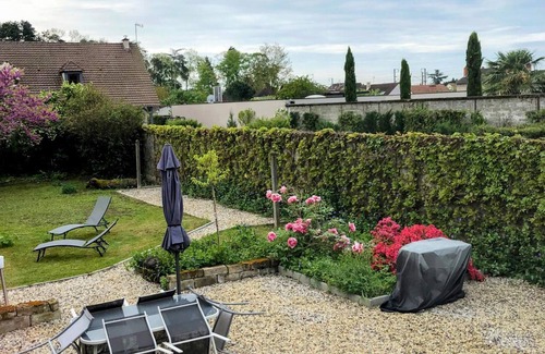 Moulins Cottage | Charming Renovated House with Garden & Modern Comfort, Near Historic Moulins