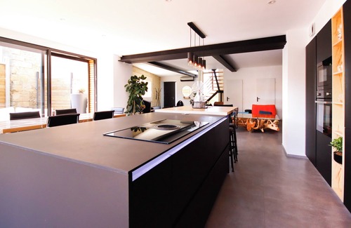 Basly House | Charming renovated house by the sea - jacuzzi, garden & 3 bedrooms