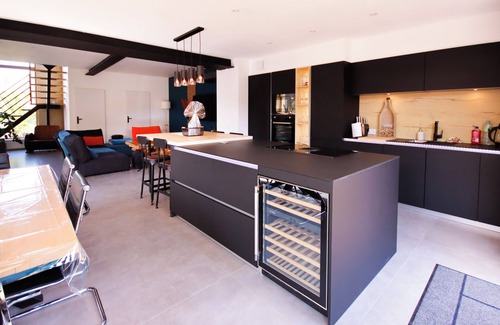 Basly House | Charming renovated house by the sea - jacuzzi, garden & 3 bedrooms
