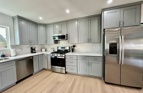 Reseda House | Charming Renovated Home w/Big Yard