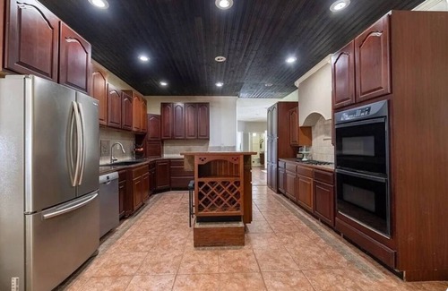 Jackson Resort | Charming Resort Suite-withParkingPool,BBQ,drinks,HotTub,Lake,Camp,SportsCourt