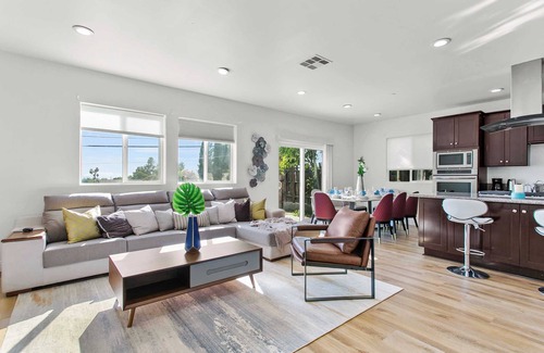 Sylmar House | Charming Retreat Nestled in Serene Apple Grove Lane – Perfect for Peace #41877