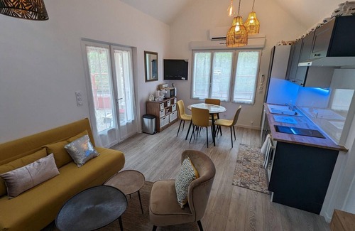 Montargis Cottage | Charming Riverside Cottage Near Montargis with Nature & City Access