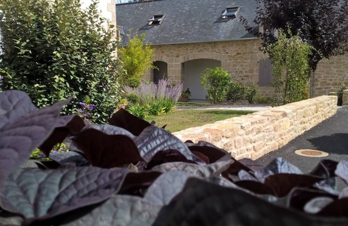 Saint-Nicolas des Eaux House | Charming riverside holiday gite for 2 persons with Free Wifi