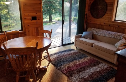 Trout Creek Cabin | Charming Riverside Retreat - Cliff Cabin