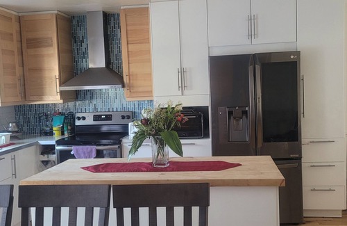 Blainville House | Charming room in a bungalow with AC and WiFi in welcoming Blainville.