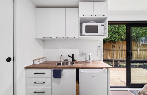 Springfield Cabin | Charming Rotorua Cabin Relaxation Amidst Stunning Landscapes!