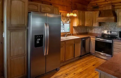 Dowling Park House | Charming rural 3 bedroom log cabin free parking