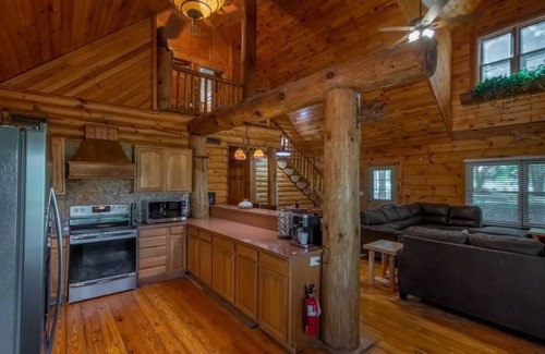 Dowling Park House | Charming rural 3 bedroom log cabin free parking