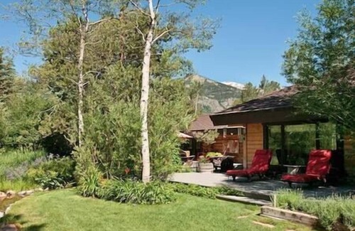 Moose Wilson Road House | Charming & Rustic Aspen's Lodge