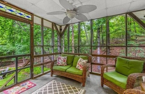 Stokes House | Charming & rustic 4-bedroom house minutes from Hanging Rock State Park
