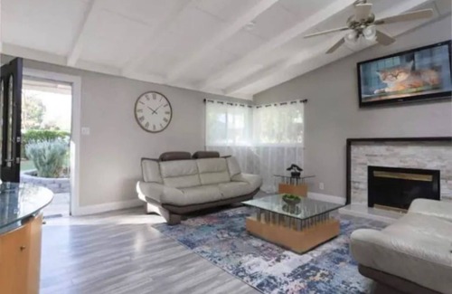 Santa Clarita House | Charming Santa Clarita Home Near Six Flags