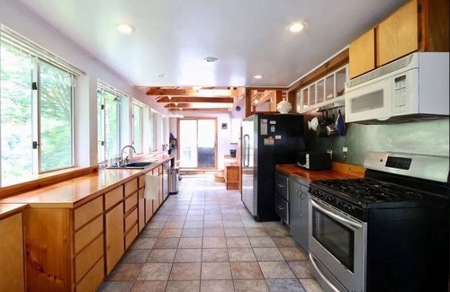 Saugerties Cottage | Charming Saugerties Cottage on Creek