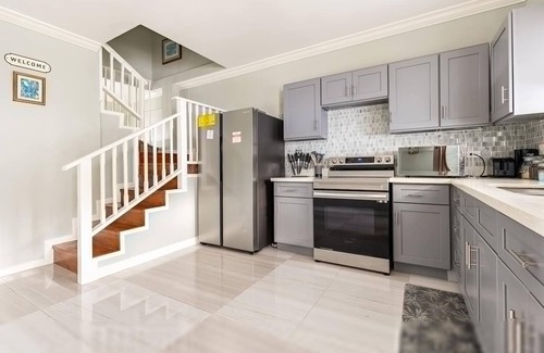 IronShore Estates House | Charming Sea View Town House Chef Driver Optional