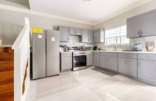 IronShore Estates House | Charming Sea View Town House Chef Driver Optional