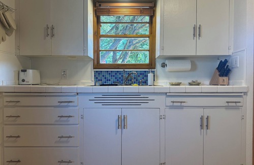 Seaside Cottage | Charming Seaside Cottage-Minutes from Oceanfront-Pet Friendly!