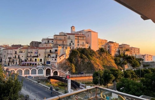 Diamante House | Charming Single Room with Balcony in the Heart of Diamante