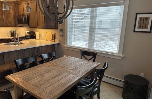 Ludlow Condo | Charming Ski Condo- Steps from the slopes!