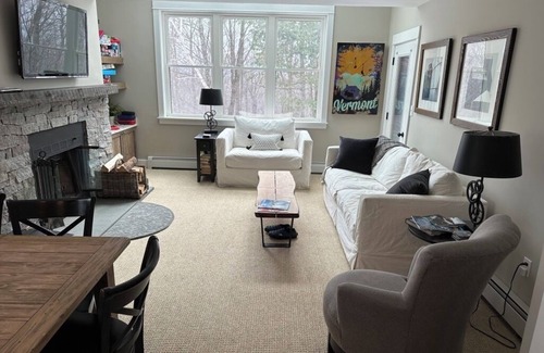 Ludlow Condo | Charming Ski Condo- Steps from the slopes!