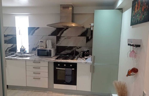 Alibon Apartment | Charming spacious 1-Bed Apartment in Dagenham