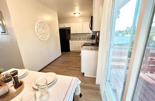 Marion Apartment | Charming & Spacious Apartment with Deck