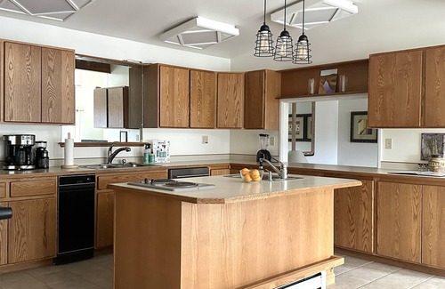 Whitehall House | Charming, Spacious, Contemporary Mountain Retreat