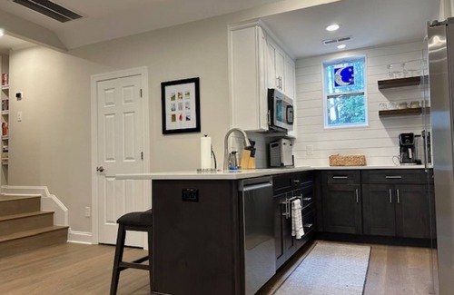 Huntersville Apartment | Charming, Spacious, Quiet 1-bd apartment near Downtown Huntersville, 1000 sqft