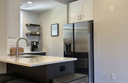Huntersville Apartment | Charming, Spacious, Quiet 1-bd apartment near Downtown Huntersville, 1000 sqft