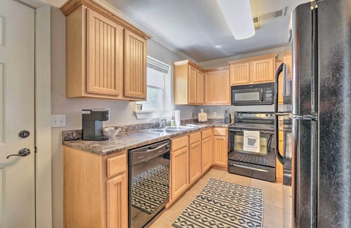 Johnson House | Charming Springdale Townhome ~ 5 Mi to Dtwn!