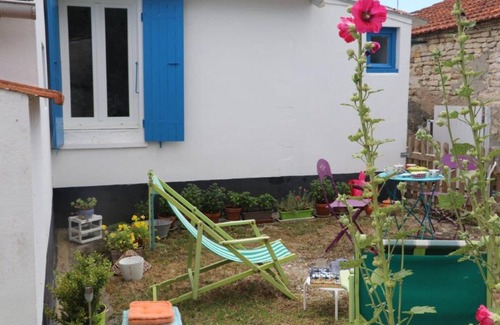 Le Chateau-d'Oleron Apartment | Charming studio in the heart of nature – Close to beaches and bike rides