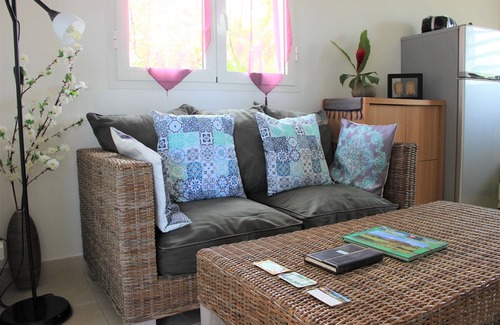 Petite-Ile Cottage | Charming stage ocean view, near lagoon, pool, garden ideal couple + baby