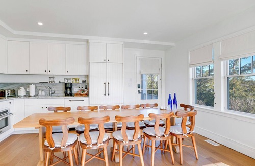 Hampton Bays House | Charming, Stand-alone, 2-Story Garden Cottage at Historic Canoe Place Inn