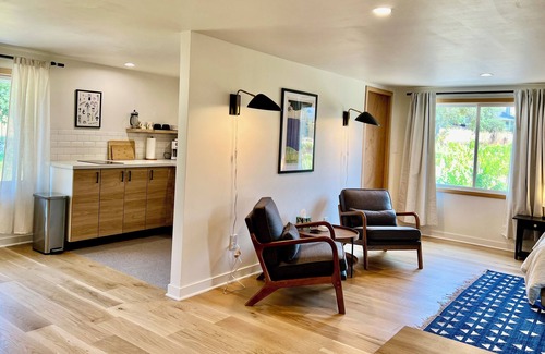 Talent Apartment | Charming stay at Little Hooves Farm & Vineyard