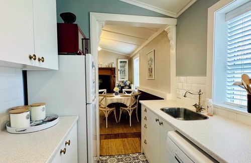 Roxburgh Cottage | Charming Stone Cottage: Your Idyllic Retreat Awaits!