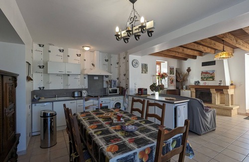 Perassay Cottage | Charming Stone House with Terrace, Children's Amenities, and Nearby Nautical Activities