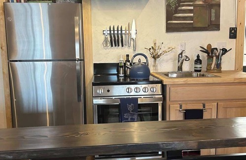 Bozeman Apartment | Charming Studio 10 min from airport dog friendly