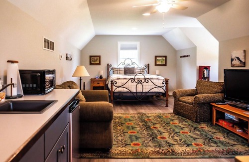 Hingham Apartment | Charming studio apartment - Perfect location for the outdoor explorer