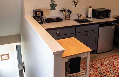 Hingham Apartment | Charming studio apartment - Perfect location for the outdoor explorer