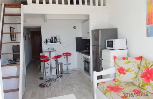 Theoule-sur-Mer Apartment | Charming studio cabin sea view