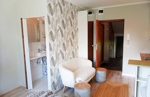 Brynow Apartment | Charming studio in a great location