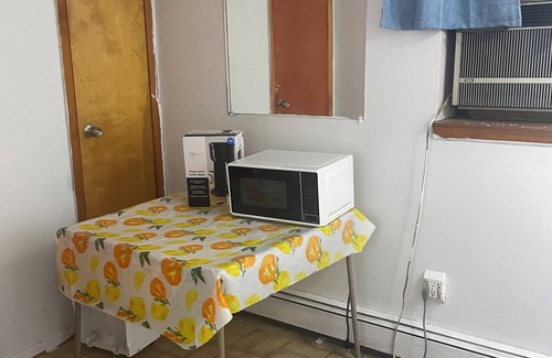 Clifton Apartment | Charming studio in lovely Clifton with WiFi, AC
