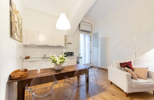 Roman Quarter Apartment | Charming Studio near Piazza Castello by Wonderful Italy