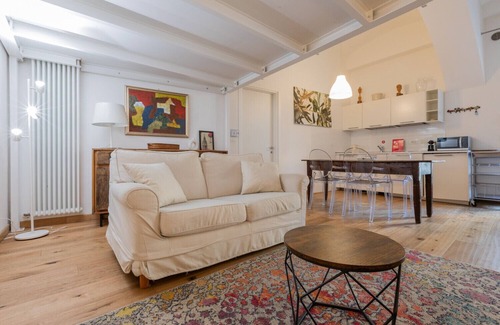 Roman Quarter Apartment | Charming Studio near Piazza Castello by Wonderful Italy
