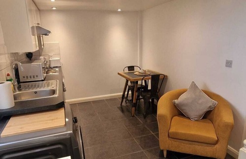 Morcott Apartment | Charming Studio Rutland Point holiday or work