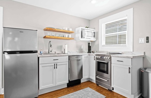 Bonnycastle Apartment | Charming Studio Stay in Vibrant Highlands Area