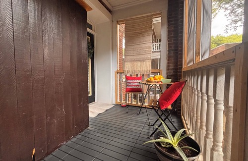 Virginia Highland Apartment | Charming Studio-Style 1BR Apartment Exposed Brick and Full Kitchen-Midtown ATL