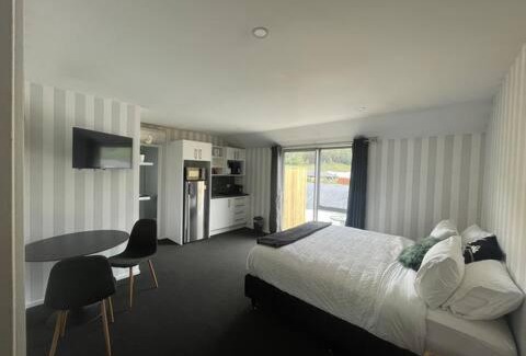 Lake Hayes Apartment | Charming Studio with Remarkable views